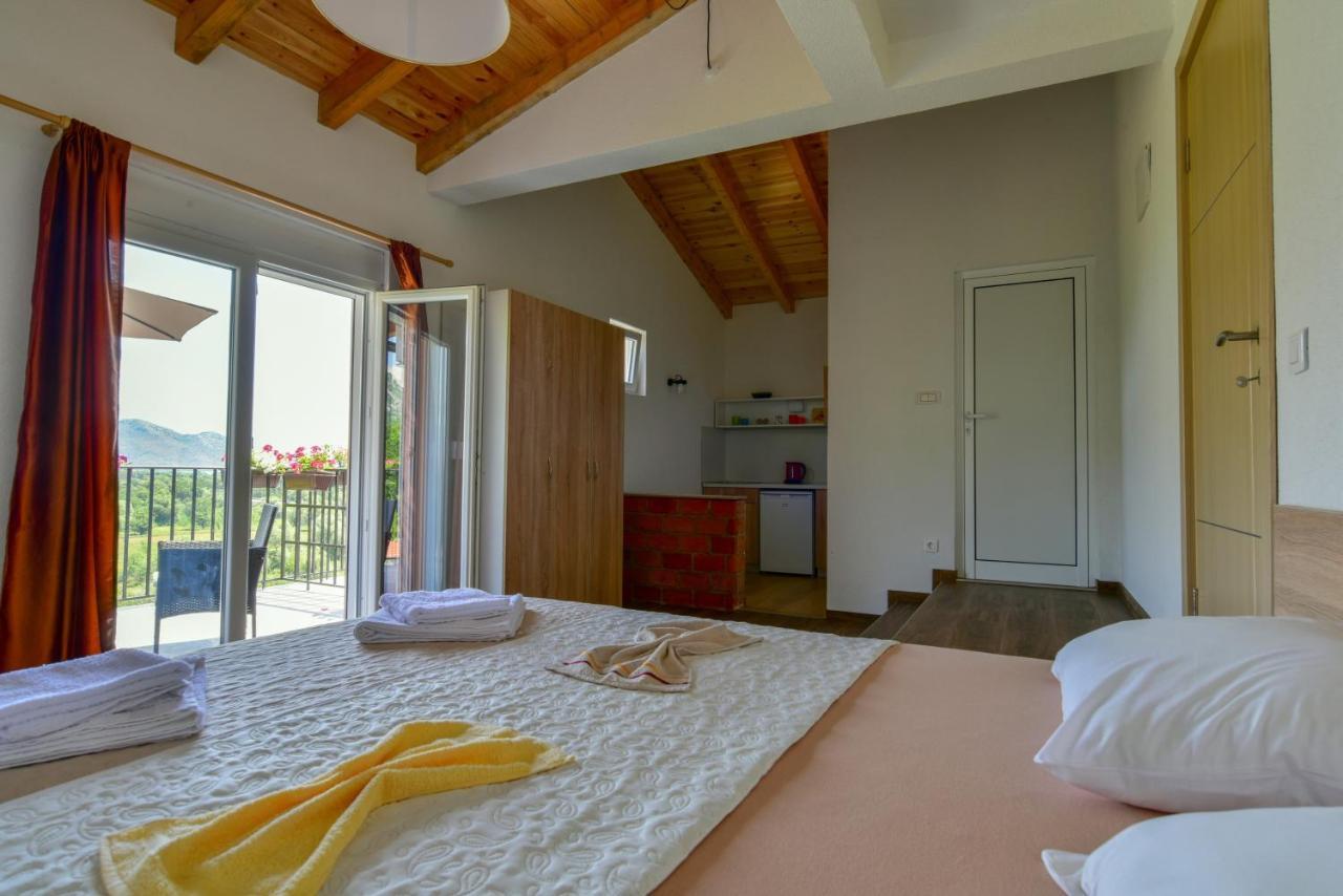 Lakeview Apartments Andela Virpazar Ngoại thất bức ảnh