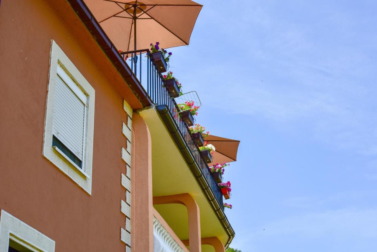 Lakeview Apartments Andela Virpazar Ngoại thất bức ảnh